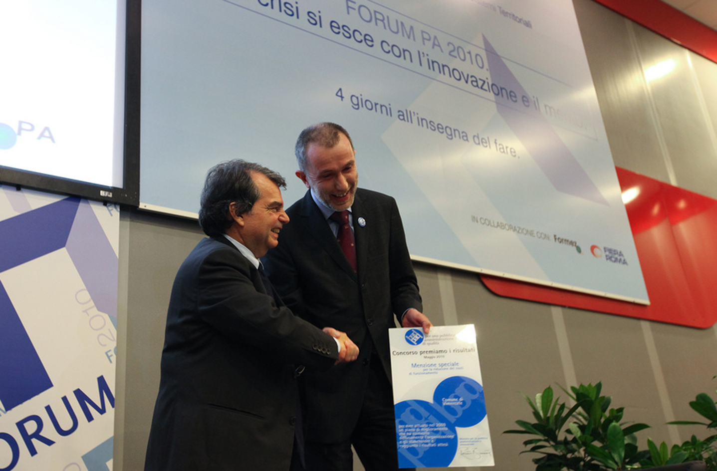 Il Sindaco Paolo Brambilla premiato dal Ministro della Innovazione e Pubblica Amministrazione Renato Brunetta